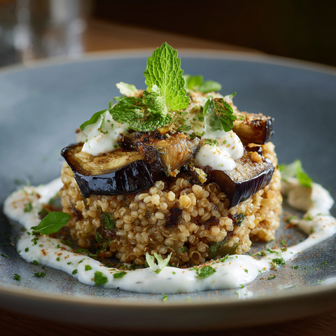 Sommerlicher Zitronen-Bulgur mit gerösteter Aubergine & Minz-Joghurt-Dressing aus Mølk Zero